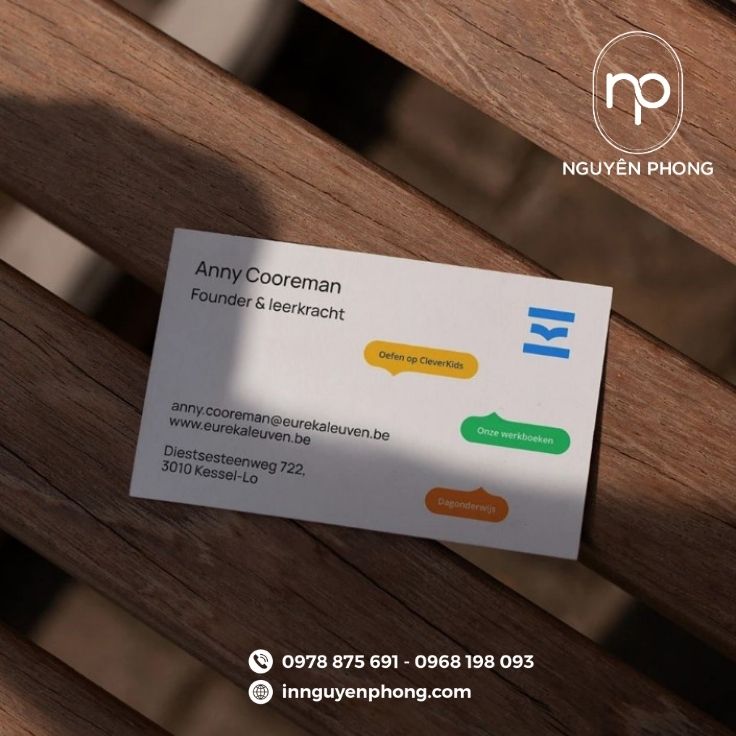 Logo giáo dục in trên card visit